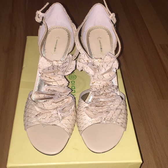 Max Studio Serita Sandal - Picture 3 of 8